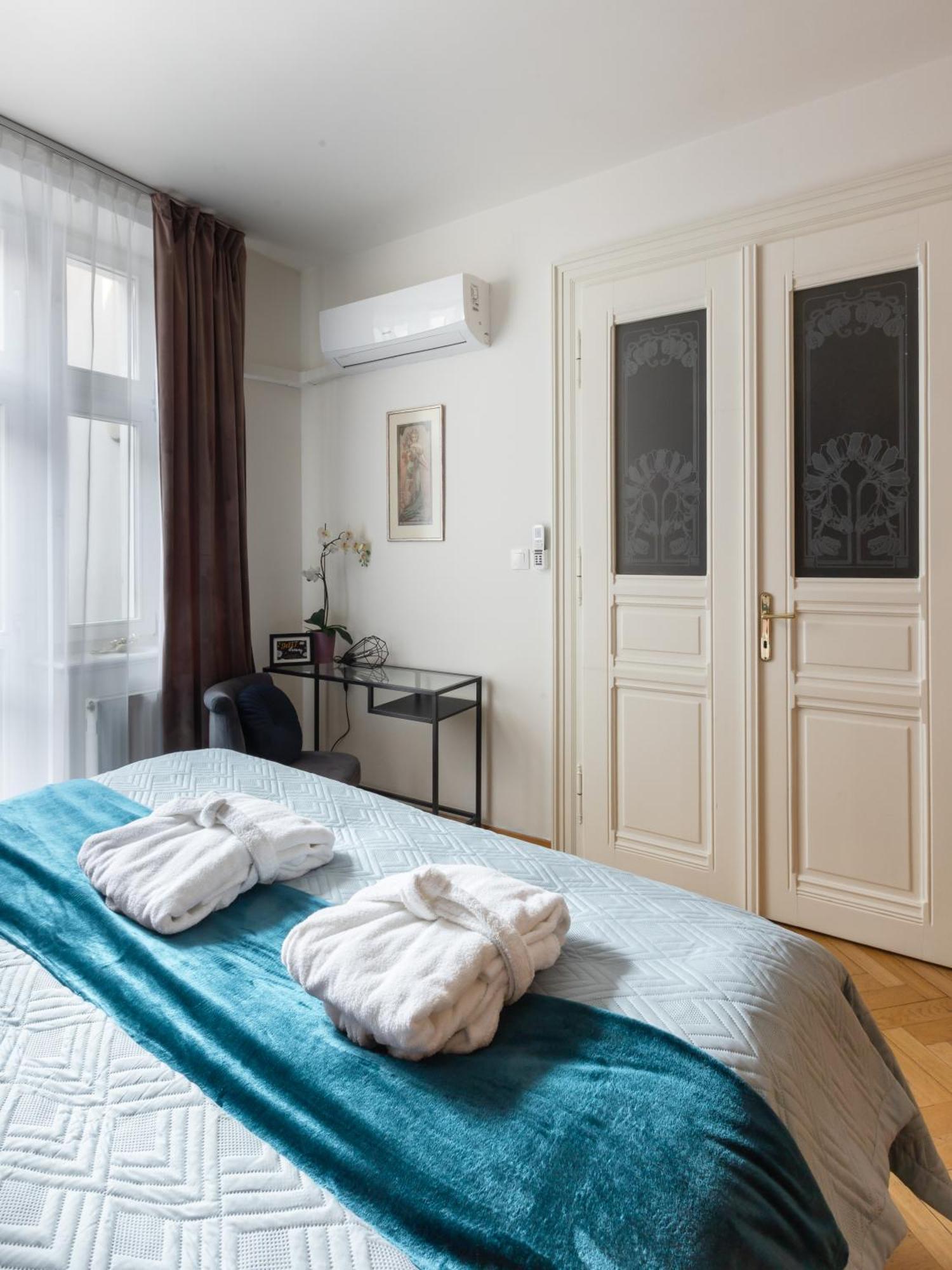 Decadent Art Deco Balcony Apartment In Old Town Praga Exterior foto